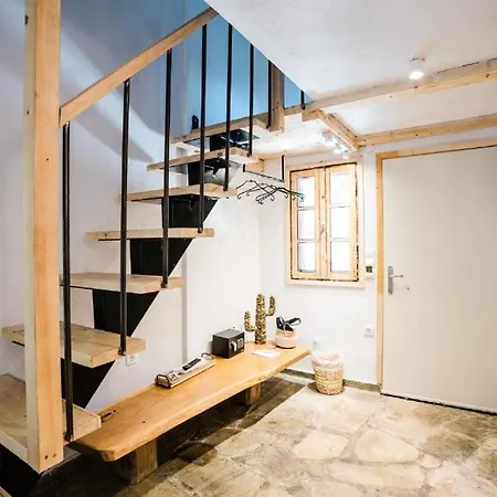 Apartment Limna